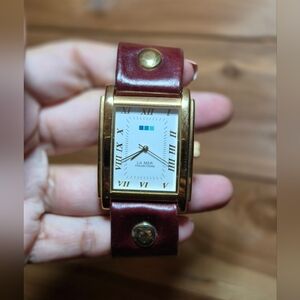 La Mer Gold and Burgundy Smartwatch